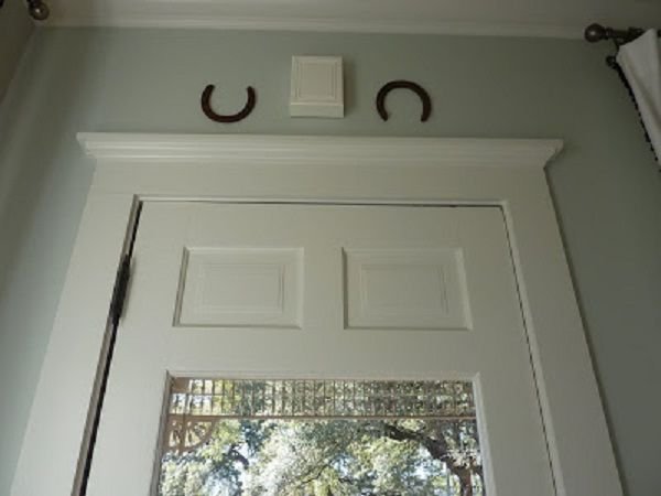 Lucky horseshoe interior decorating 1